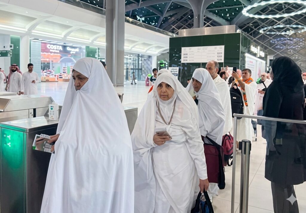 2026 Hajj: Iranian Pilgrims Commence Land Entry into Saudi Arabia April 26